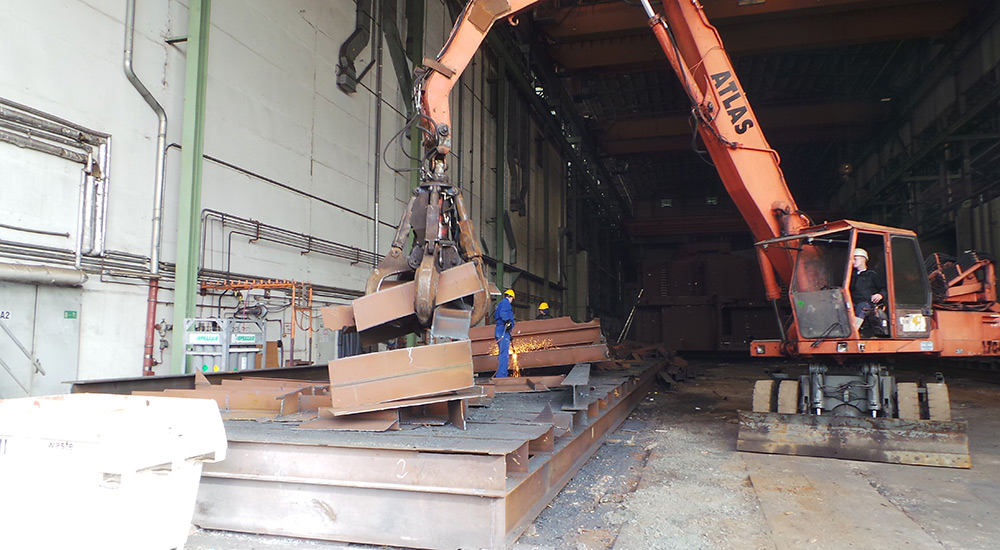 Demontage von Schrott